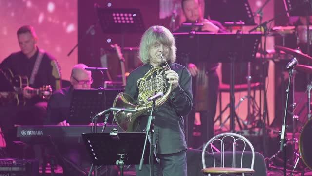 "Вуппер" - Аркадий Шилклопер (валторна) и джаз-оркестр «Золотая труба» п/у Тимура Бахрова. Тюмень.