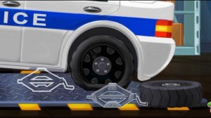 Весело чиним полицейскую машинку. Качаем колесо, меняем колесо, меняем масло.