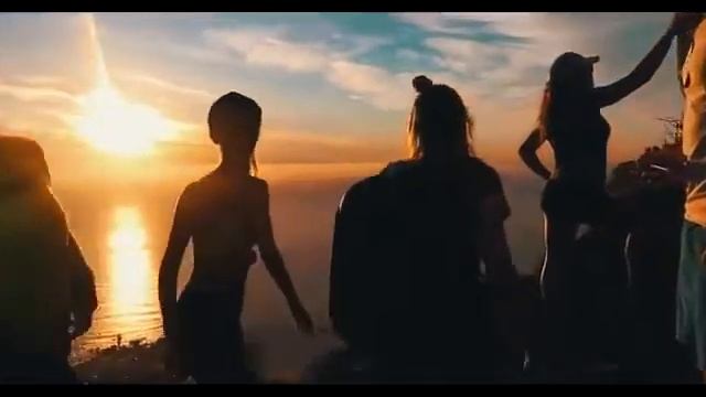 Annemarie & Martin Garrix - Honey смотреть онлайн