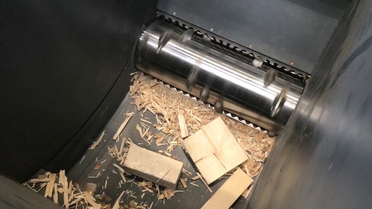 Ihtlth LR700 UNTHA shredding solid wood. Массивная древесина. смотреть онлайн