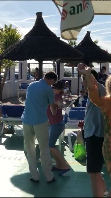 Тёплые воспоминания об отдыхе в Испанской Малаге. Танцы на пляже. Так хочется Солнца, Мира, Добра. смотреть онлайн