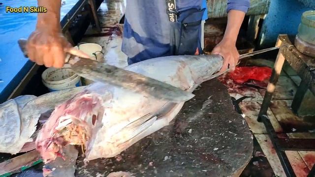 Amazing Tuna Cutting Skills ! Pity, this tuna is cut like it doesn't have a price смотреть онлайн