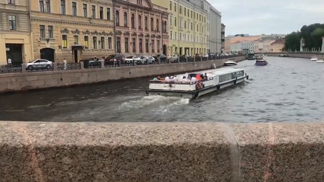 vlog: позорюсь в Питере // обезьяна в путешествиях смотреть онлайн