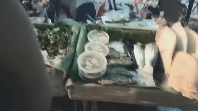 Вечерняя прогулка. Макашницы, манго, еда,проба. Все, как на настоящем ютуб канале. смотреть онлайн