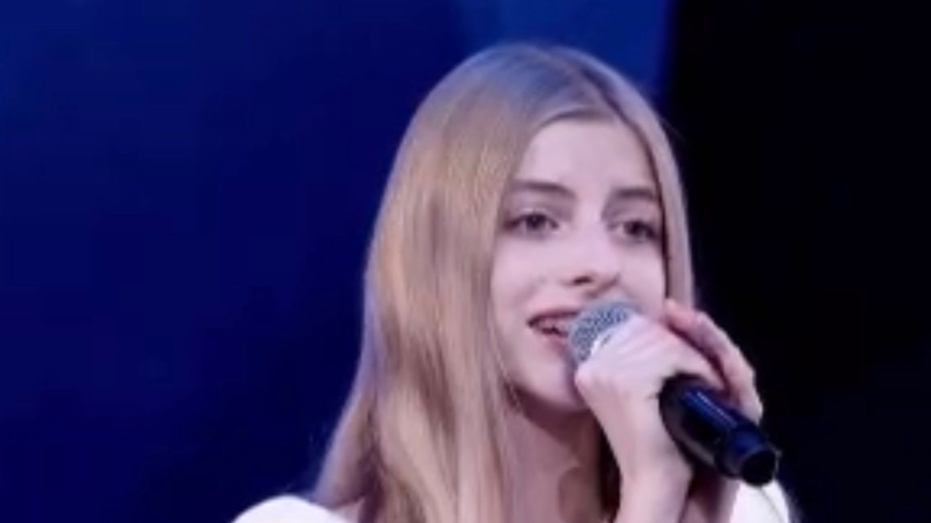 Ольхова Ольга 14 лет Как много лет во мне любовь спала из репертуара Роберта Рождественского смотреть онлайн