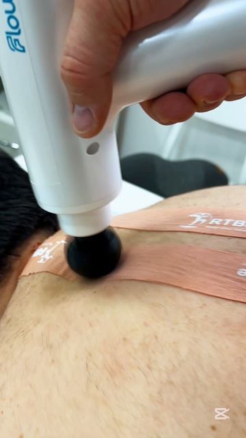 снятие напряжения с мышц спины для профилактики грыж и остеохондроза - тейп и переуссионная терапия смотреть онлайн