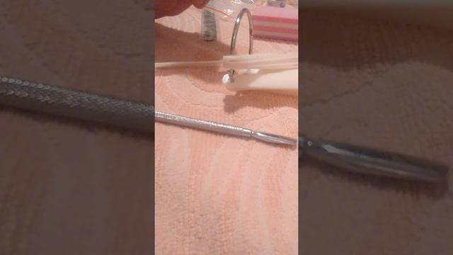 Gel-lakin(şellakin) dirnaq kenarlarindan soyulma sebebleri. Dirnaq qaynagi - geller haqda melumat. смотреть онлайн