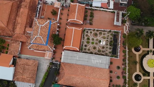 Confucius temple, Southern Vietnam (fly cam - DJI Mavic Air) смотреть онлайн