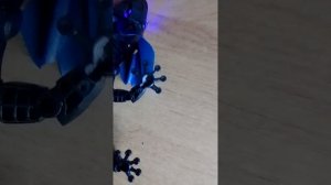 обзор игрушки плащеносная ящерица