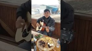 Розовый вечер на гитаре (казах поет)