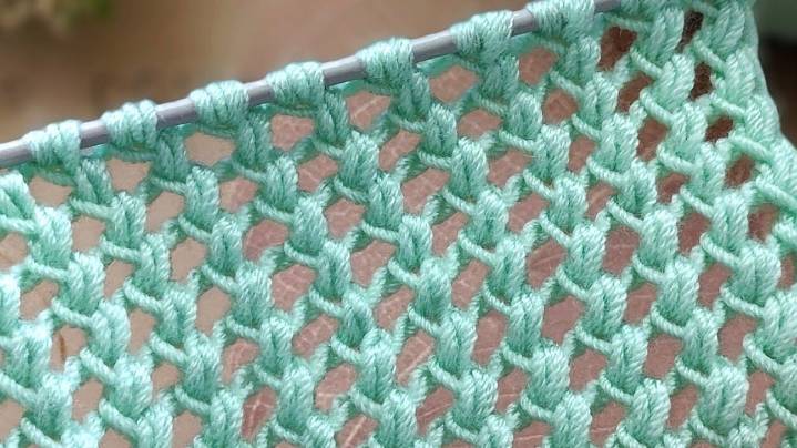 Вязание спицами: лёгкий ажурный узор для начинающих! 🧶✨ Вяжем быстро и красиво! Подробный МК! смотреть онлайн