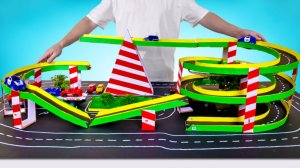 Ничего себе! Строим огромную трассу и большую парковку из картона для гоночных машин