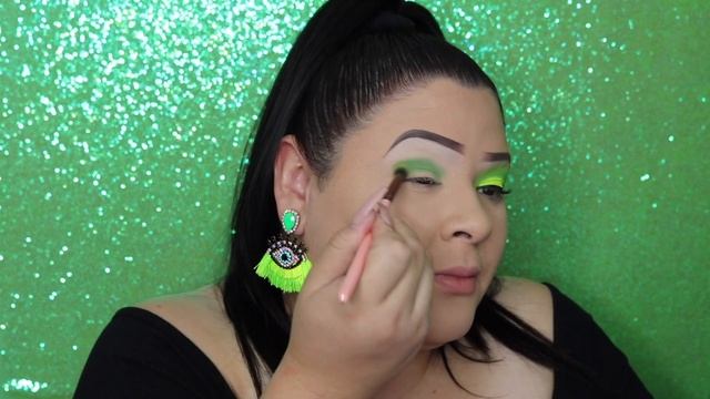 NEON GREEN GLITTER MAKEUP TUTORIAL 💚 смотреть онлайн