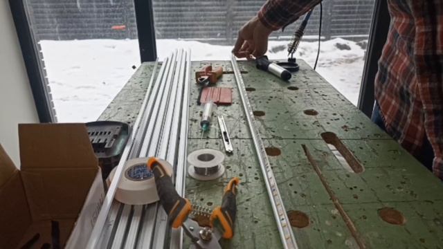 Монтаж ступеней с подсветкой на лестничный марш. #раблампы #электрика #монтаж #светодиод #лестница смотреть онлайн