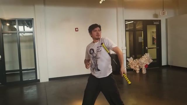 Nunchucku Tricks: Chickenwing Rebound Combo in Slowmo - Nunchuck lesson смотреть онлайн