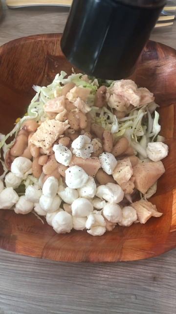 Delicious salad with pesto sauce 🥗 Салат с соусом Песто. Рецепт в описание смотреть онлайн