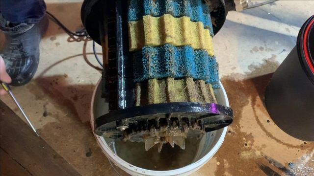 Пруд в гараже .Чистка прудового фильтра китайского происхождения. смотреть онлайн