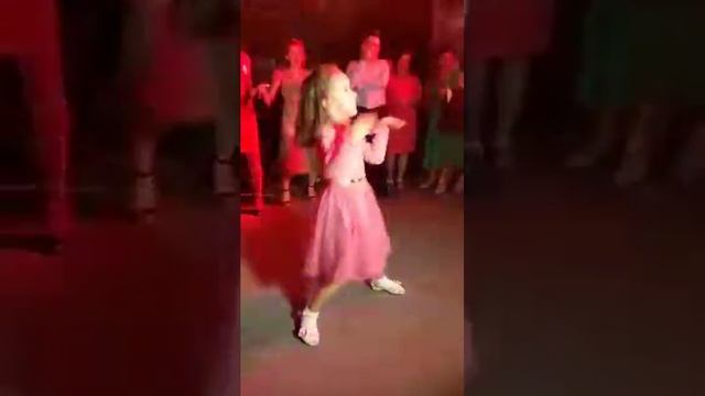 Эта пчёлка взорвала свадьбу🐝💣💞 смотреть онлайн