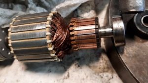 Замена подшипника мотора пылесоса.