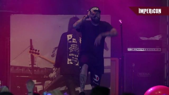 Deez Nuts - Face This On My Own (Official HD Live Video) смотреть онлайн