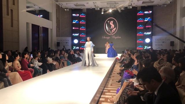 Ина Модель Уна Модель/Моделой Точикистон смотреть онлайн