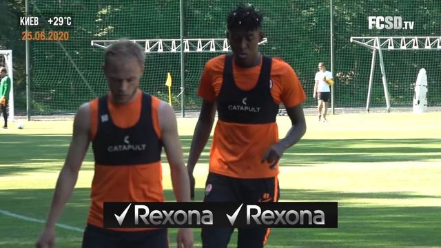 Чемпионы вернулись к тренировкам! Шахтер готовится к Заре смотреть онлайн