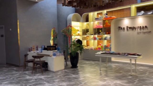 VIETNAM First Impressions/ Vietnamese Food To Try / The Empyrean Nha Trang Tour