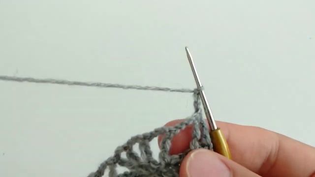 This crochet stitch eats up very little yarn! The perfect model for summer. смотреть онлайн