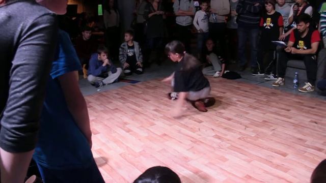2014.11.29 Реп на голове г. Казань www.breakdance-ufa.ru смотреть онлайн