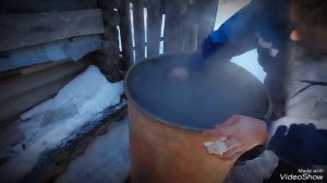 Сало горячего копчения,дома в бочке,вкуснятина.