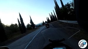 Андрей смотрит в навигатор