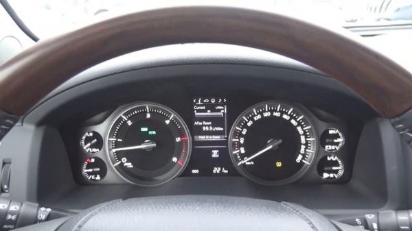 2015 Toyota Land Cruiser 200 eng