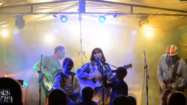 Мелькают дни