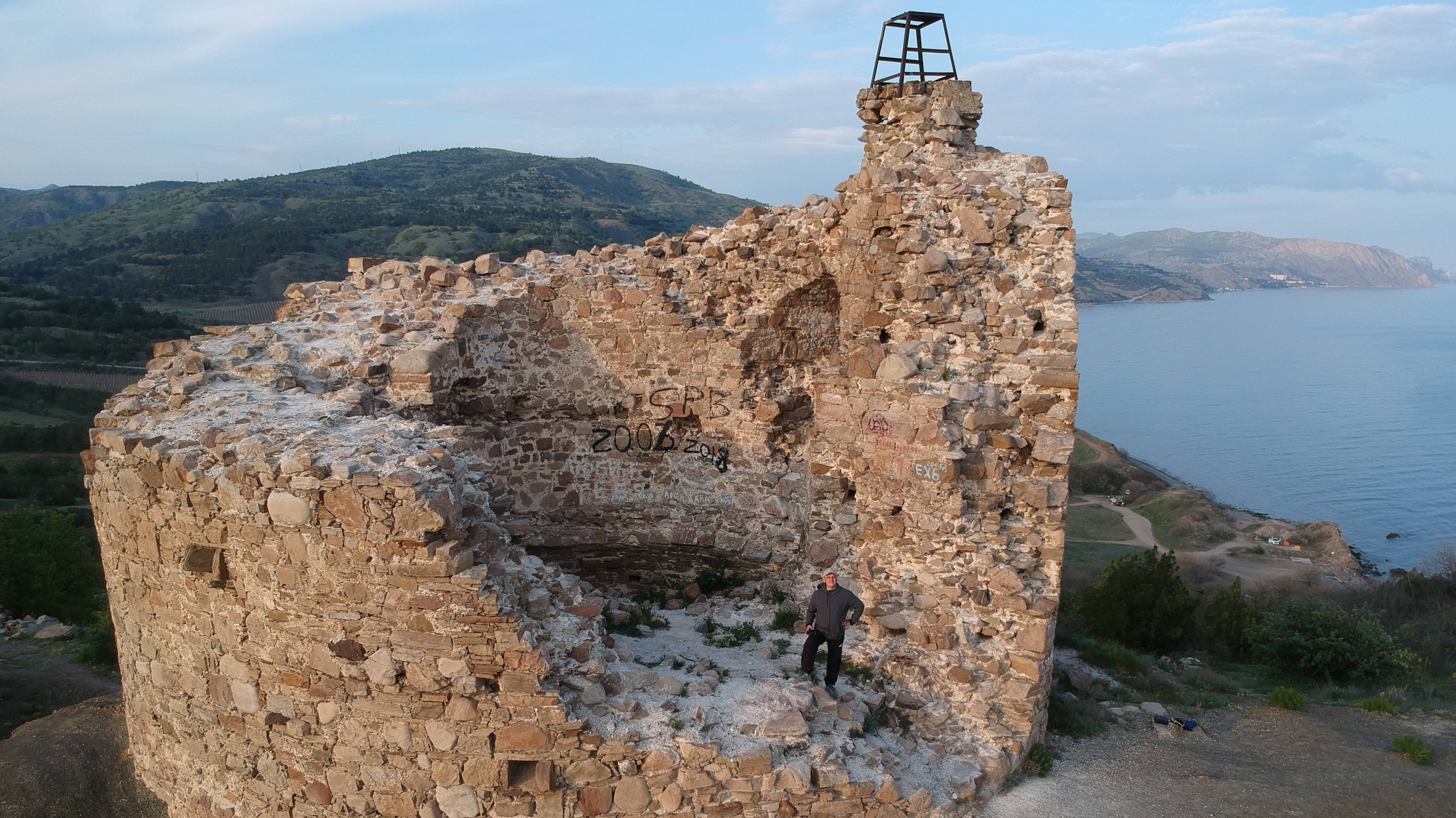 Крымские замки. Башня ЧОБАН КАЛЕ. смотреть онлайн