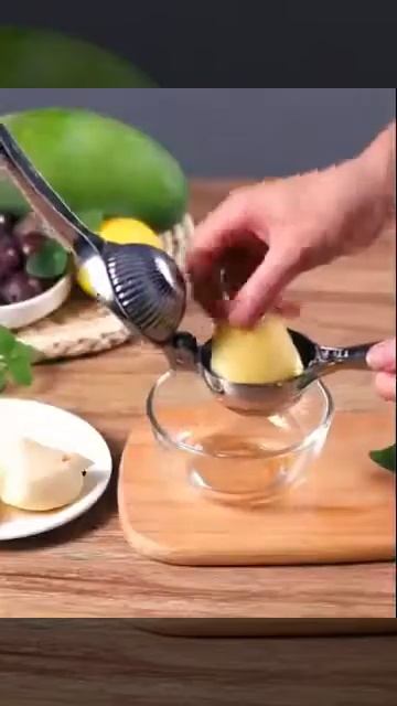 Door Stone® Manual Lemon Squeezer смотреть онлайн