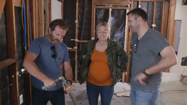 Jasmine’s SCARED To Stand In This DIY Kitchen With Exposed Walls I Help! I Wrecked My House смотреть онлайн