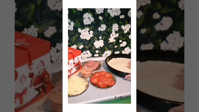 Сочная пицца 😋 смотреть онлайн