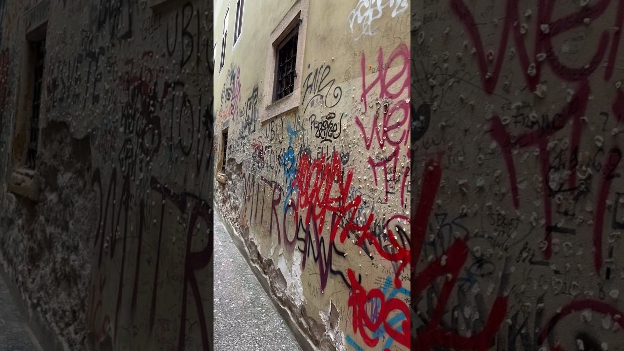 Стена из жвачек в центре Загреба. Как вам? #европа #загреб