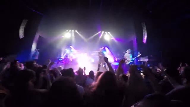 Sleeping with a Friend - Neon Trees смотреть онлайн