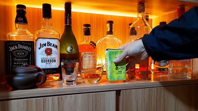 Green Tea Whisky ( Johnnie Walker Red Label )