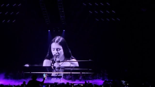 Olivia Rodrigo - Drivers License live at Ziggo Dome Amsterdam 24/5/2024 смотреть онлайн