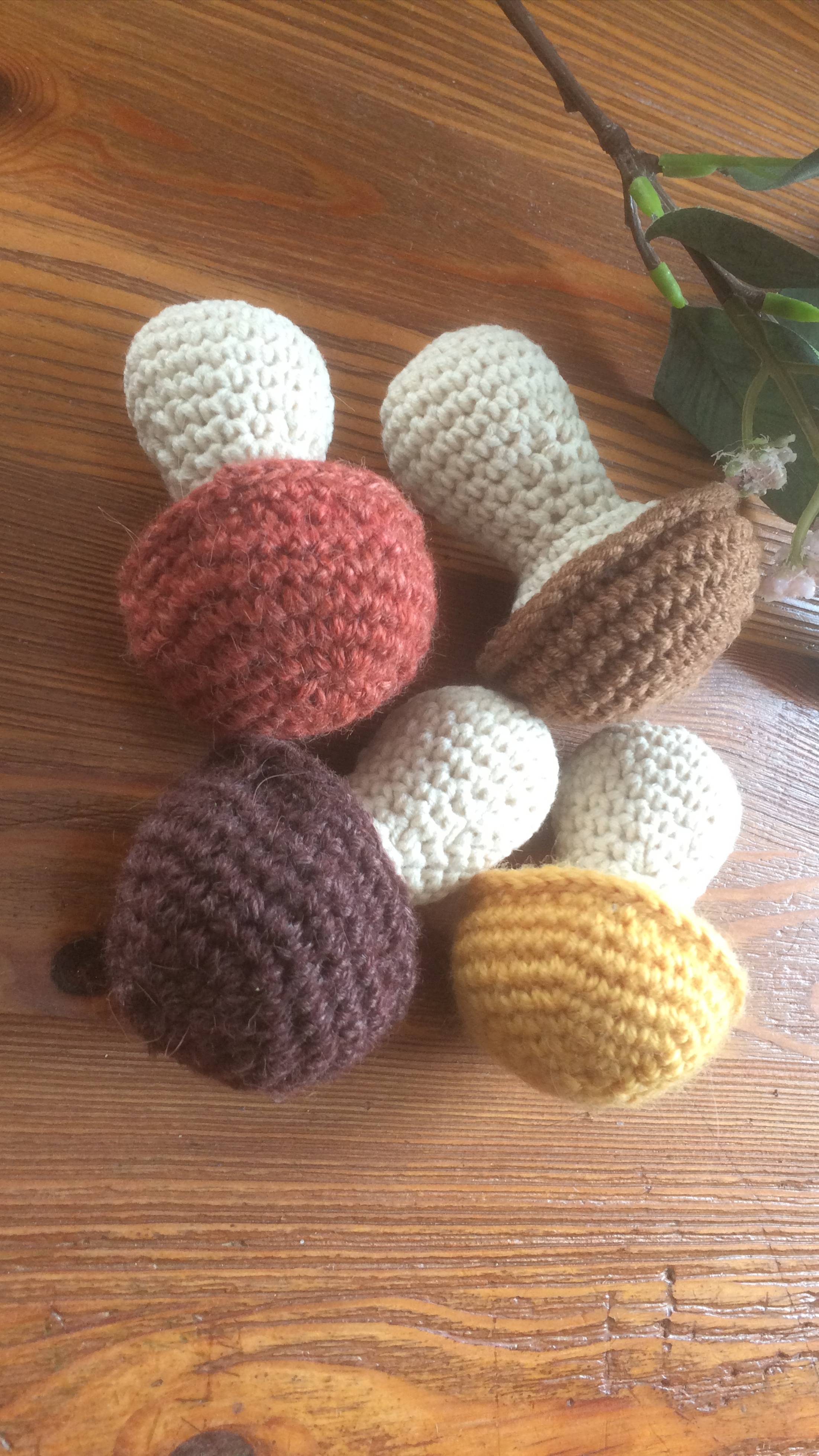 Маленькие вязаные грибочки. #декор #брелок #ёлочные игрушки #добрые вещи смотреть онлайн