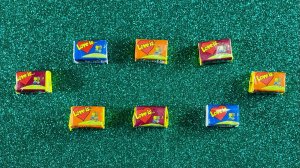 Видео распаковка жевачек Love is