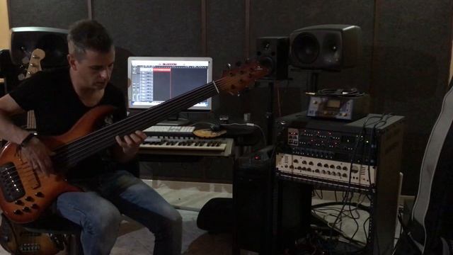 Alessandro Anzalone -Testing my FBass AC6 Signature, Perrier Citron-UZEB!!! смотреть онлайн