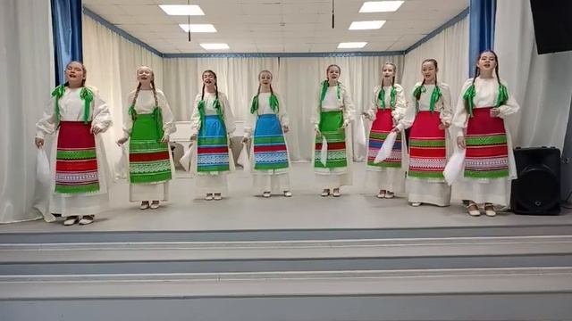 Ансамбль народной песни "Маков цвет". Свадебная величальная песня "Виноград в саду цветёт" смотреть онлайн