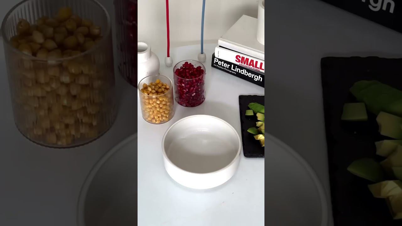 Салат с бататом, гранатом, авокадо