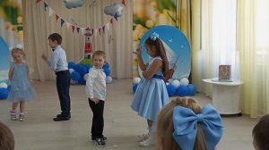 сегодня в нашем зале станцуем с малышами