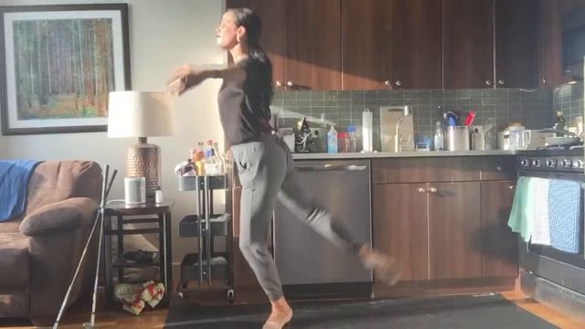 Intermediate Ballet with Yinet Fernandez of Dance Theatre of Harlem смотреть онлайн