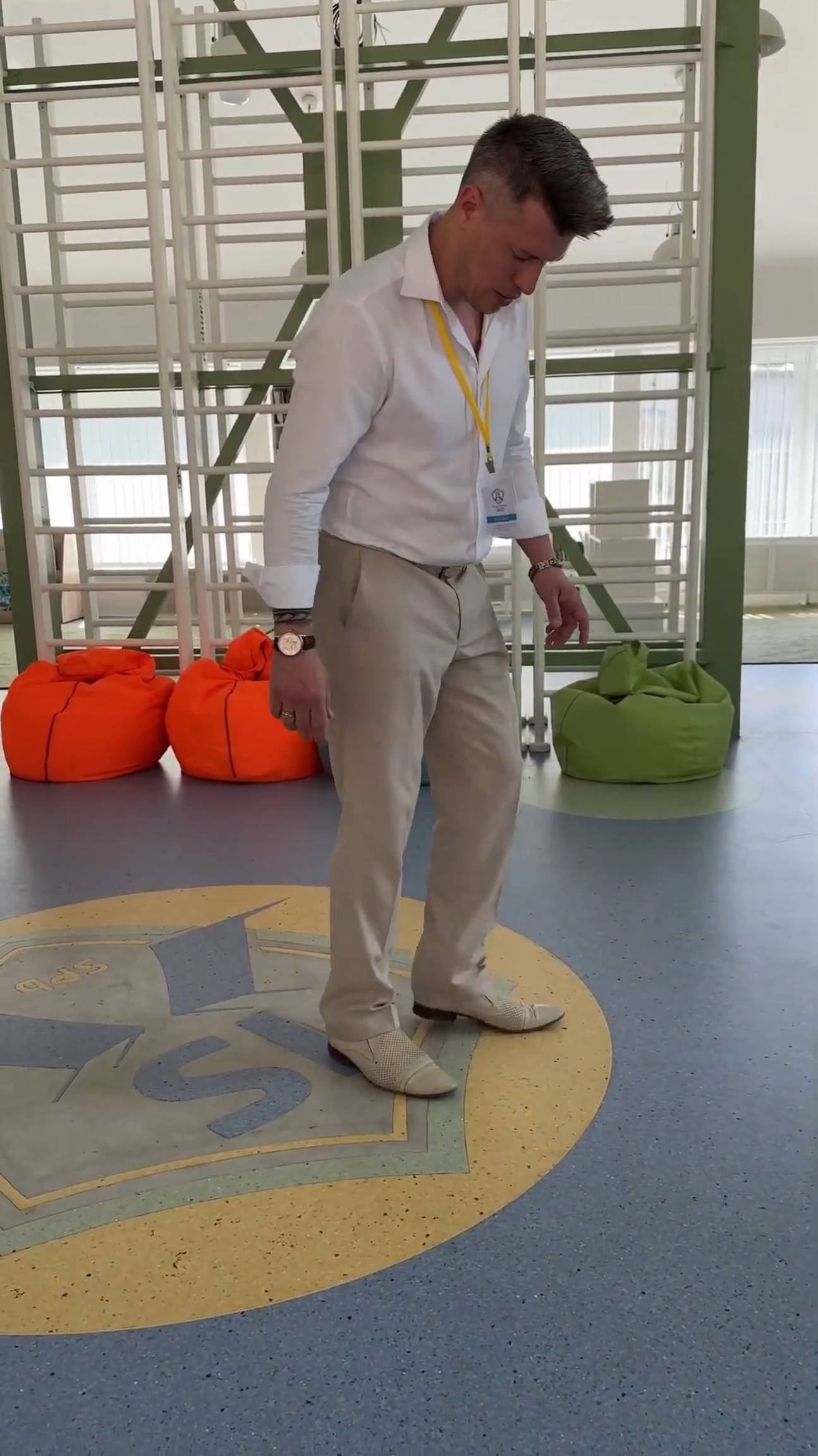 Как убрать с линолеума черные полоски за 3 секунды? смотреть онлайн