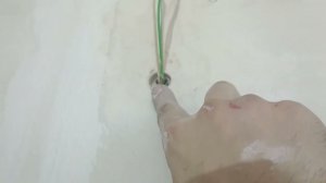 Штукатурка бетонного потолка гипсовой штукатуркой. Серия Четвертая. Шпатлёвка правилом.